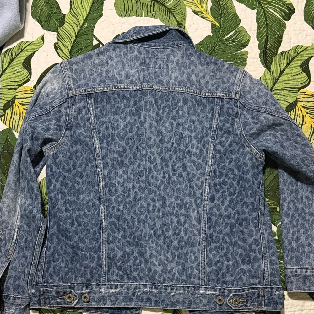 Lucky Brand Blue Leopard Print Distressed Denim Jacket - Picture 3 of 3